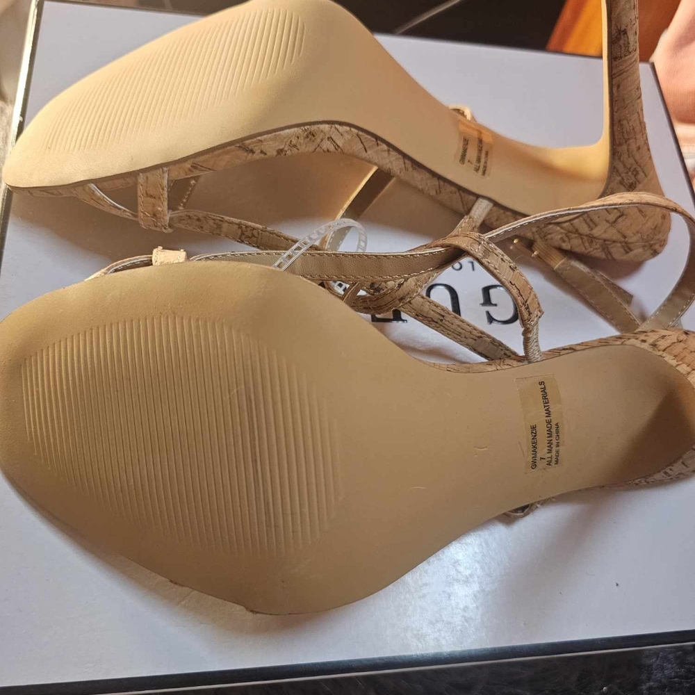 Guess Heels - Picture 5 of 6